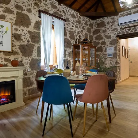 Casa Emblematica La Alameda